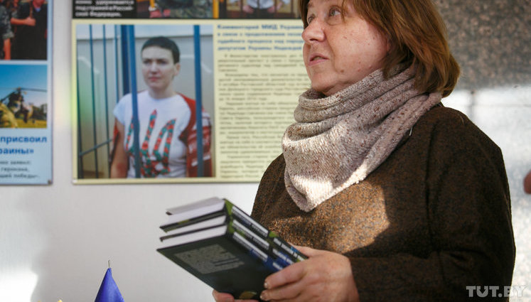 Лауреат Нобелевской премии Алексиевич передала Савченко свои книги: "Она стала символом украинского народа". ФОТО