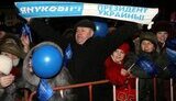 Янукович зажег главную елку Луганска и предложил всем загадать желание. ФОТОрепортаж.