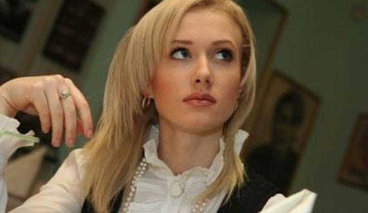 Алена Березовская: Я с женой Президента в церкви рядом стояла на Пасху. ВИДЕО.