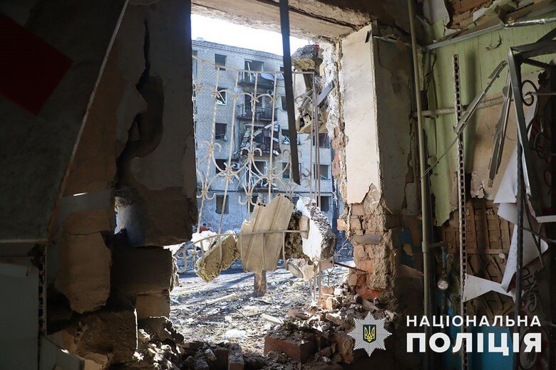 Ракетний удар по Кураховому: зруйновано двоповерхівку, пошкоджено понад 20 будинків 01