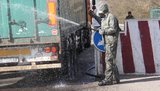 На блокпостах и КПП на Донбассе развернули подразделения радиационной, химической и биологической защиты - проводят дезинфекцию, - штаб. ФОТОрепортаж