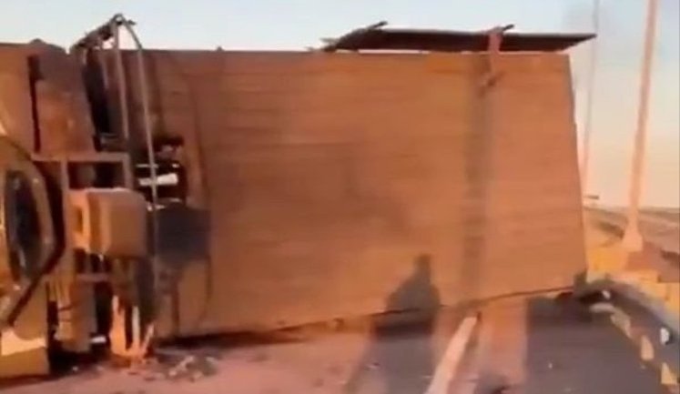 Occupier films wrecked and burnt Russian army vehicles on road in Luhansk region: "Such clusterf#ck. We won’t get to Luhansk". VIDEO 18+