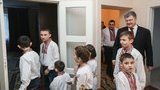 Порошенко вручив ключі від нового будинку багатодітній родині на Одещині. ФОТО