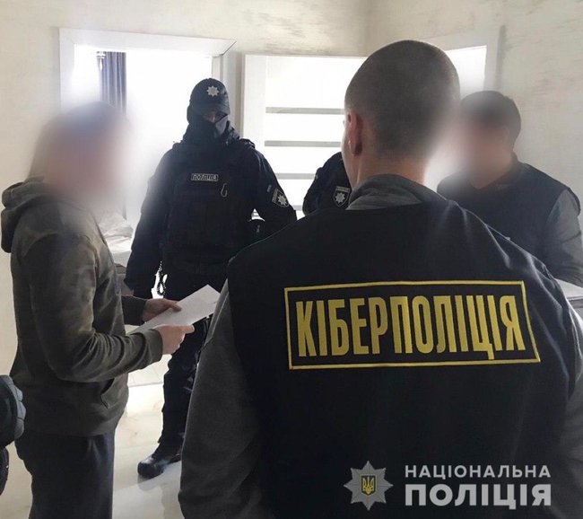22-летний украинский хакер похищал деньги со счетов иностранных банков, - МВД 01