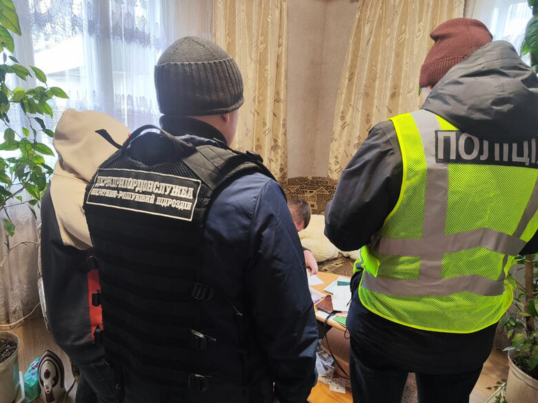 На Прикарпатье разоблачили попытку вывоза сыновей за границу по фальшивым справкам