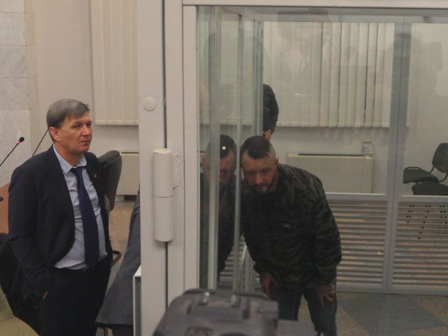 Court leaves Antonenko in custody 03