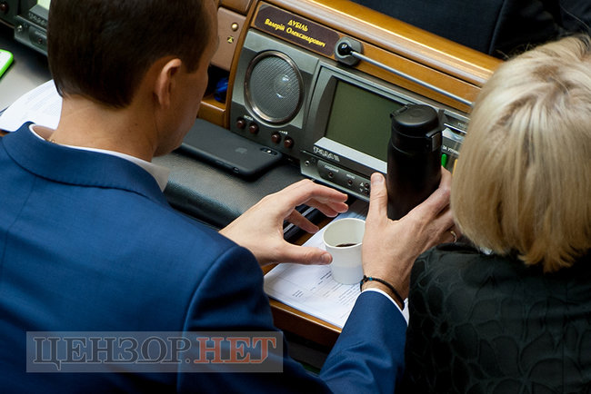 Закон об упрощенном гражданстве для иностранцев-воинов и нарушитель дресс-кода Лещенко, - рабочий день Рады 2 октября 22