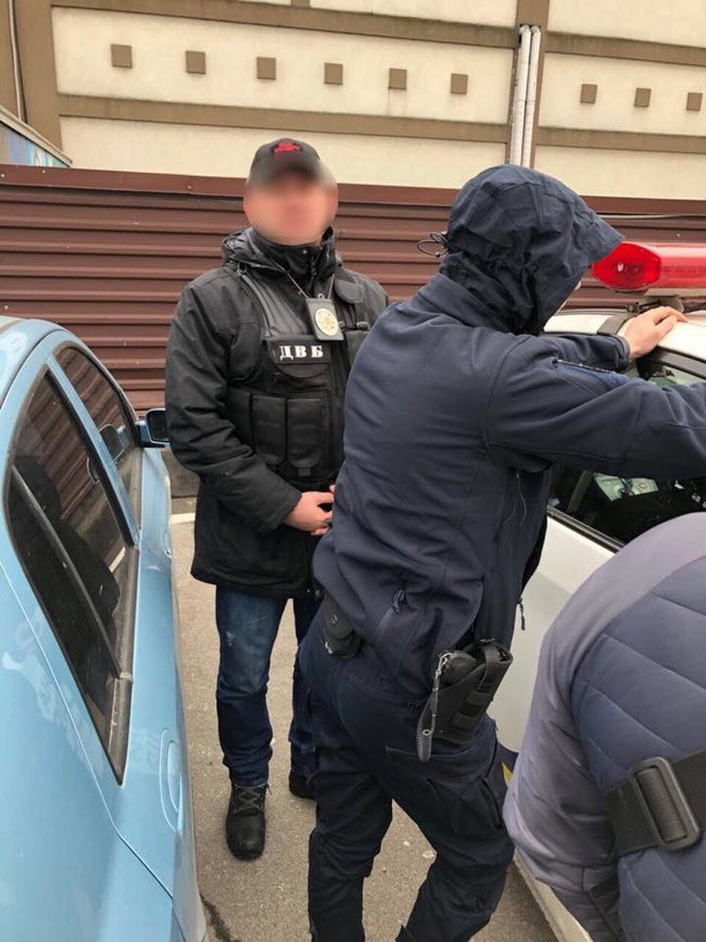 Патрульный полицейский задержан в Киеве за взяточничество, - прокуратура 01
