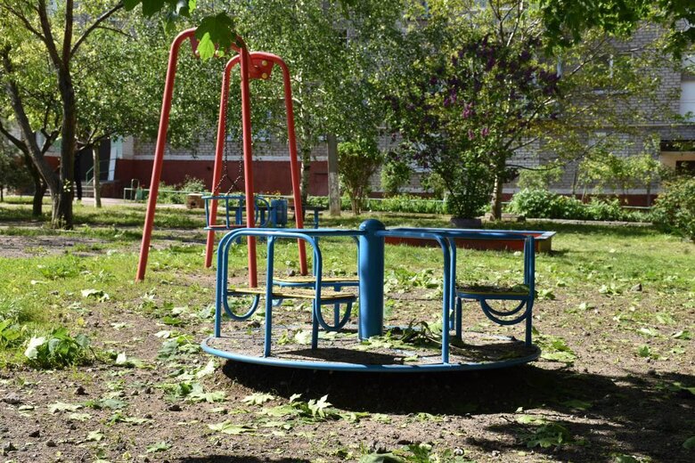 Наслідки ворожих ударів по спальних районах Краматорська: пошкоджено 11 багатоповерхівок, дитсадок та котельня 07