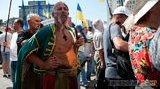 День второй. "Страна, воскресни!": блокада Украинского Дома, резиновый Янукович и флаги. ФОТОрепортаж