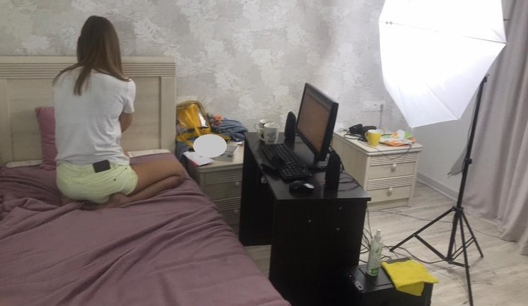 В Херсоне выявлена сеть онлайн-порностудий с месячным доходом 1 млн гривен, - Нацполиция. ФОТОрепортаж