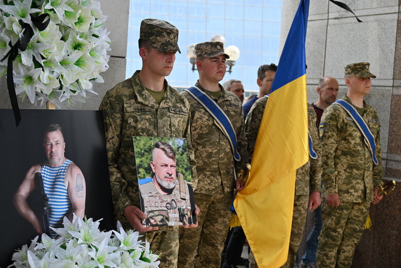У Києві попрощалися із воїном Едуардом Хатмулліним