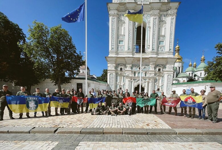 Президент ПДМШ Геннадій Друзенко: Коли за добу бачиш 200-250 поранених, розумієш: перемога – це не красиві слова, а густа кров і покалічені тіла часто молодих і таких гарних людей 01 Президент ПДМШ Геннадій Друзенко: Коли за добу бачиш 200-250 поранених, розумієш: перемога – це не красиві слова, а густа кров і покалічені тіла часто молодих і таких гарних людей 01