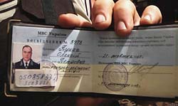 Удостоверение экс-генерала Пукача. Оперативная съемка СБУ.