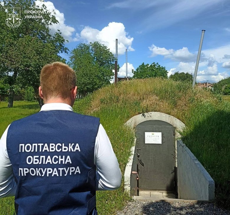Посадовицям освіти повідомили підозри через укриття