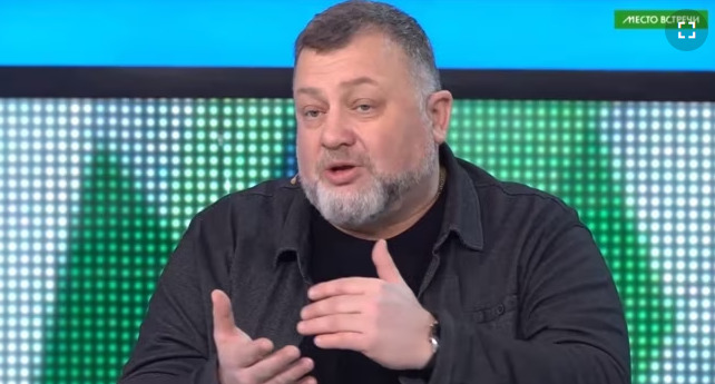 Медведчук набрав у свій новий проєкт в РФ обвинувачених у держзраді пропагандистів, яким вдалось втекти з України, – ЗМІ 04