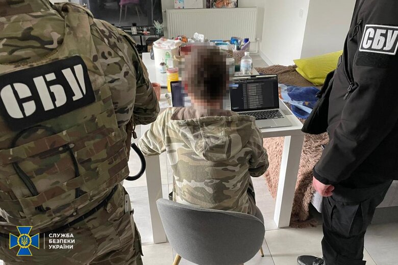 СБУ ліквідувала проксі-центр у Полтаві, через який РФ дезінформувала українців 02 СБУ ліквідувала проксі-центр у Полтаві, через який РФ дезінформувала українців 02