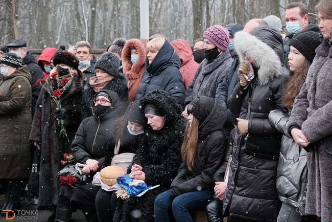 Із загиблим на Донбасі воїном 10-ї ОГШБр Кирилом Биковським попрощалися в Кропивницькому 09
