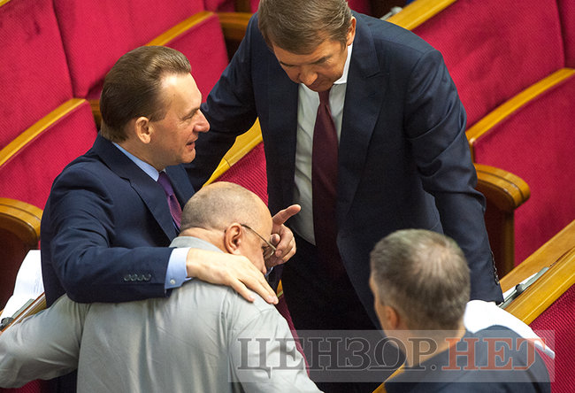 Эмоциональное совещание БПП, объятия Биловола и Безбаха и спор Таруты о богатых и бедных странах, - рабочий день в Раде 12 июля 04