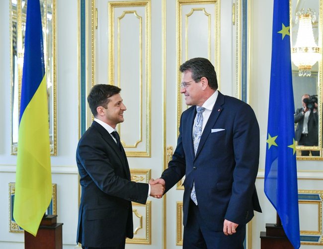 Зеленський обговорив співпрацю між Україною і ЄС з єврокомісаром з енергетики Марошем Шефчовичем 01