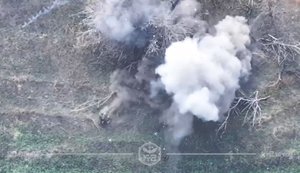 После попадания дрона туловище оккупанта взлетает в воздух: боевая работа 20-й бригады. ВИДЕО