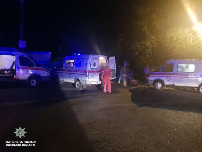 Водитель не справился с управлением, съехал с дороги и врезался в забор: погиб пятилетний ребенок, - полиция Одесчины 06 Водитель не справился с управлением, съехал с дороги и врезался в забор: погиб пятилетний ребенок, - полиция Одесчины 06