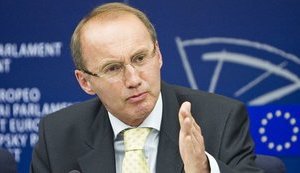 Росія гібридно розколює ЄС, - депутат Європарламенту від Австрії Карас