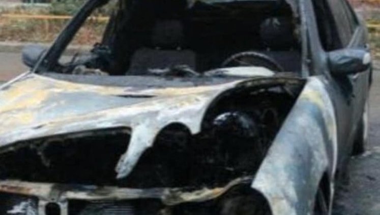 В сети появились кадры поджога автомобиля журналистки Терещук. ВИДЕО