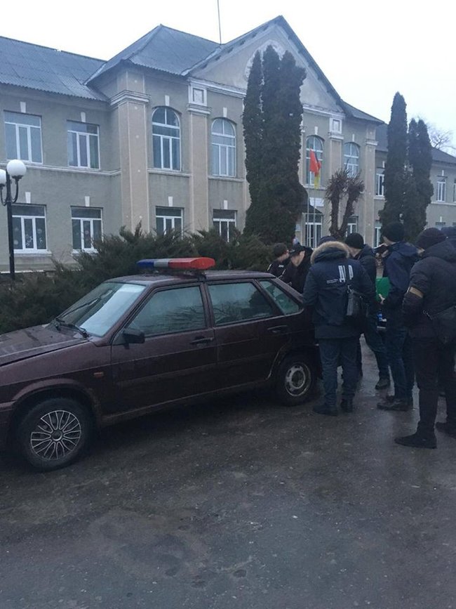 На Тернопольщине при получении 400 долларов взятки задержан патрульный, - прокуратура 01