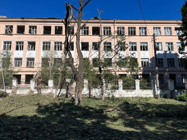 Унаслідок ракетного удару по Миколаєву пошкоджено дві школи, - Сєнкевич 01