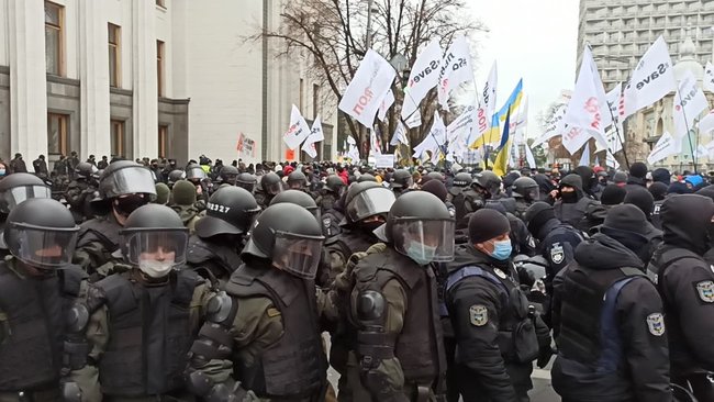 Знищуйте вірус, а не підприємців: під Радою протестують проти карантину і фіскалізації ФОПів 15
