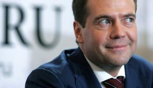 Медведєв подвоїв жителям окупованого Донбасу термін безперервного перебування в РФ