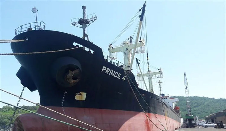 Двое украинских моряков скончались в порту Бангладеш