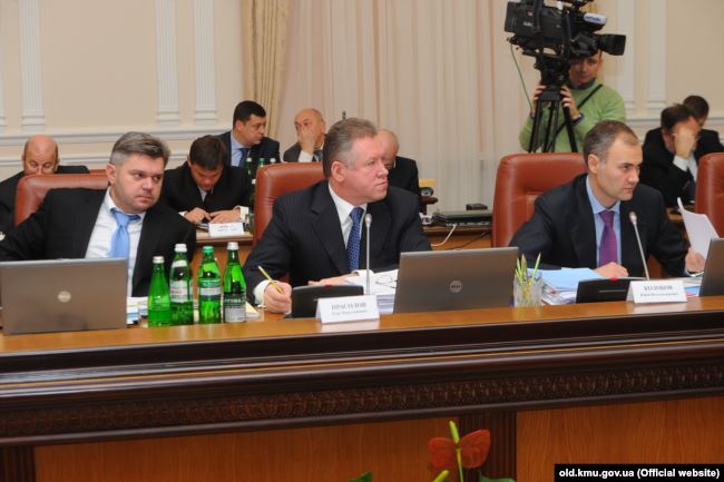 Богдан в разгар Майдана получил почетную грамоту от Азарова, - Схемы 03