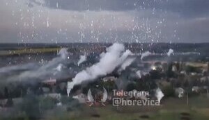 Российские военные ударили фосфорными снарядами по частному сектору в Бахмуте. ВИДЕО