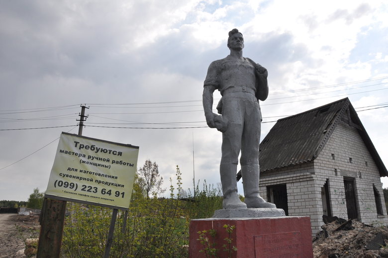 Покинутые позиции российских оккупантов в районе Гостомеля и Здвижовки под Киевом 07