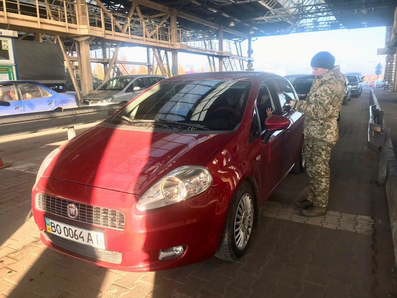 За сутки западную границу Украины пересекает около 120 тысяч человек, - Госпогранслужба 01