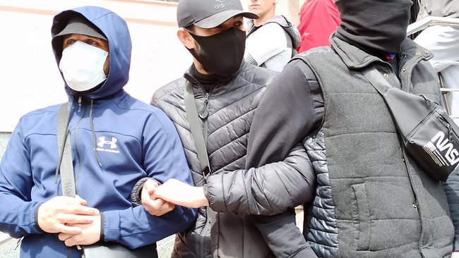 Поліція розділила тітушок і активістів, які пікетують суд щодо обрання запобіжного заходу Медведчуку 06