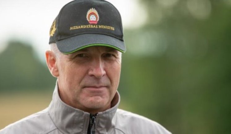 Міністр оборони Латвії Пабрікс - Росії: Відведіть війська від кордону - тоді поговоримо. Ми не будемо їсти такі пельмені за обідом, у нас інші плани
