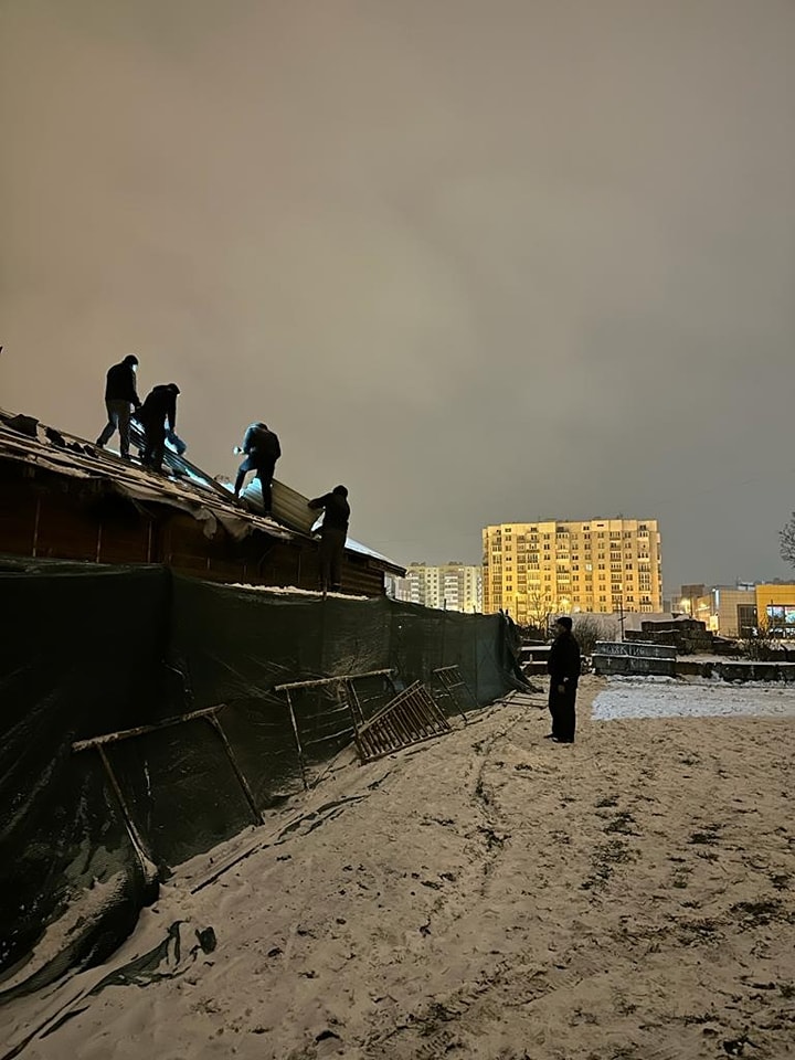 Во Львове приступили к демонтажу самовольно возведенной церкви УПЦ МП 01