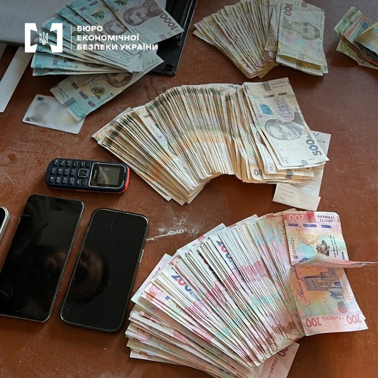 БЕБ знайшло підпільне виробництво тютюну на Полтавщині з виторгом 50 мільйонів