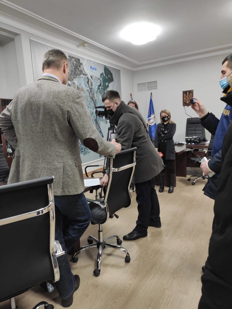 Первому заместителю главы КГГА Поворознику только что вручили подозрение по делу о лишении аппарата СНБО земельного участка, - Кличко 01