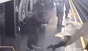Бывшего главу Евротоннеля толкнули под поезд в Лондонском метро