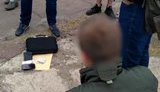 Військовослужбовець на Чернігівщині за 3 тис. грн пускав цивільних осіб на територію військового об