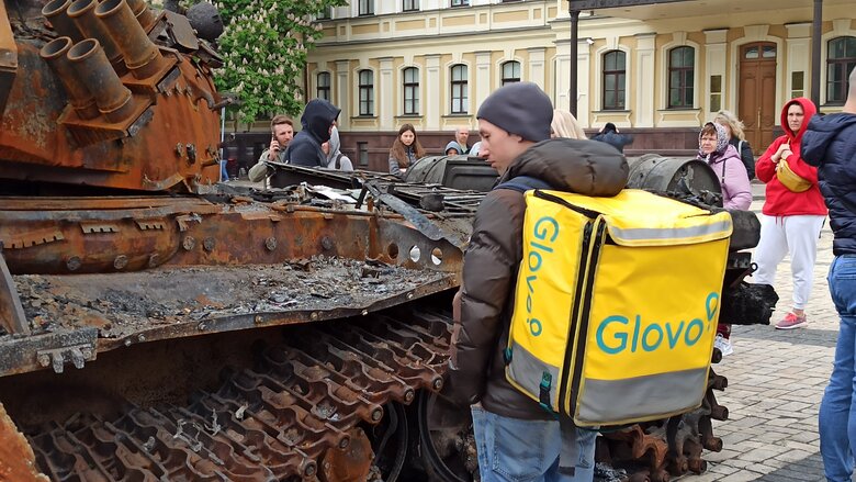 Танк, БМД та Тигр: В центрі Києва відкрилась виставка демілітаризованої техніки російських окупантів 20