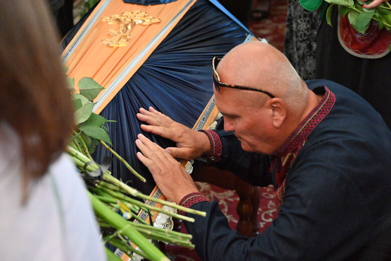 Зі скрипалем та воїном Давидом Якушиним, який загинув у бою з окупантами, попрощалися в Києві 19