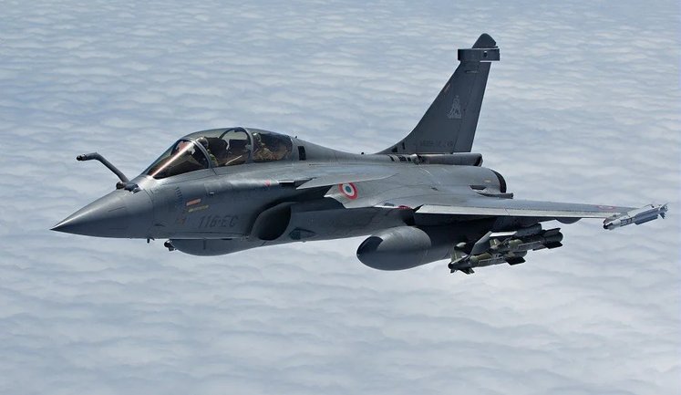 Франция направляет три истребителя Rafale для защиты восточного фланга НАТО, - Макрон