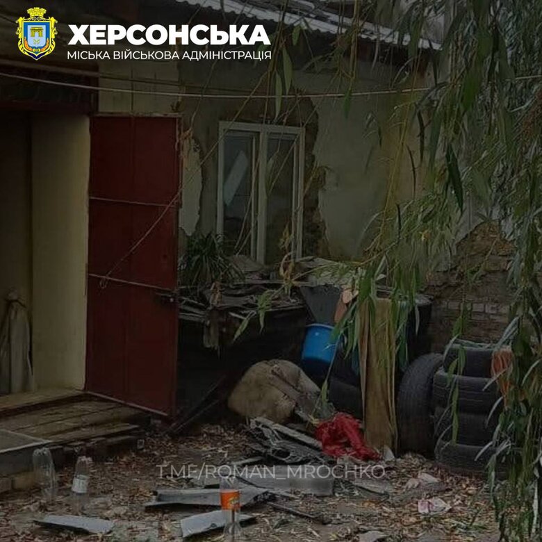 В результате обстрела Херсона 27 октября повреждено помещение территориального центра социального обслуживания населения 02