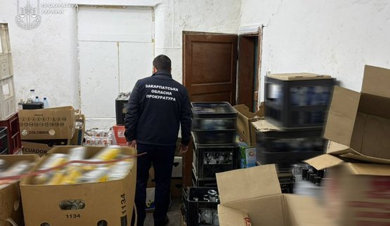Почти 50 тонн спирта и поддельные акцизы: на Закарпатье раскрыли подпольное производство алкоголя. ФОТОрепортаж