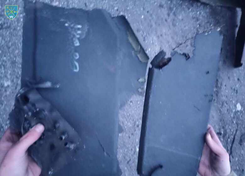 Оккупанты совершили 96 обстрелов Херсонщины, обломки шахедов ночью повредили дом, офисное здание и СТО 04